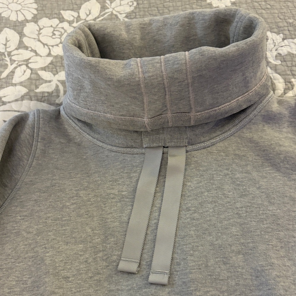 Lululemon Vintage Turtleneck Sweatshirt ~ Best for XS/S ~ Grey - Picture 2 of 8